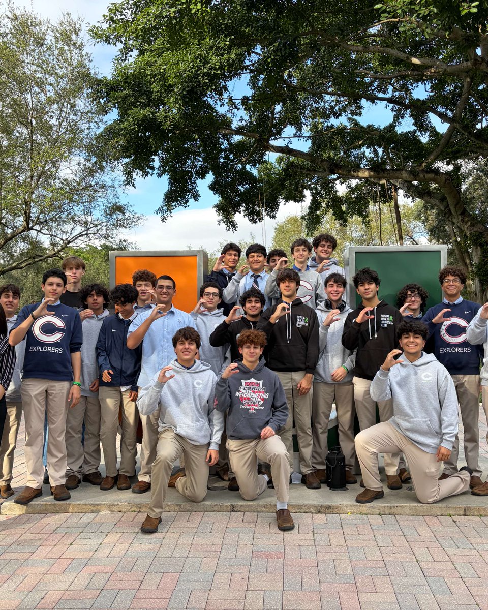 ColumbusHS_Mia's tweet image. Earlier this week, members of our Mental Health Awareness Club visited the University of Miami to meet with COPE, a group dedicated to mental health awareness. They discussed mental health—especially men’s mental health—and toured campus. #CPride #Adelante