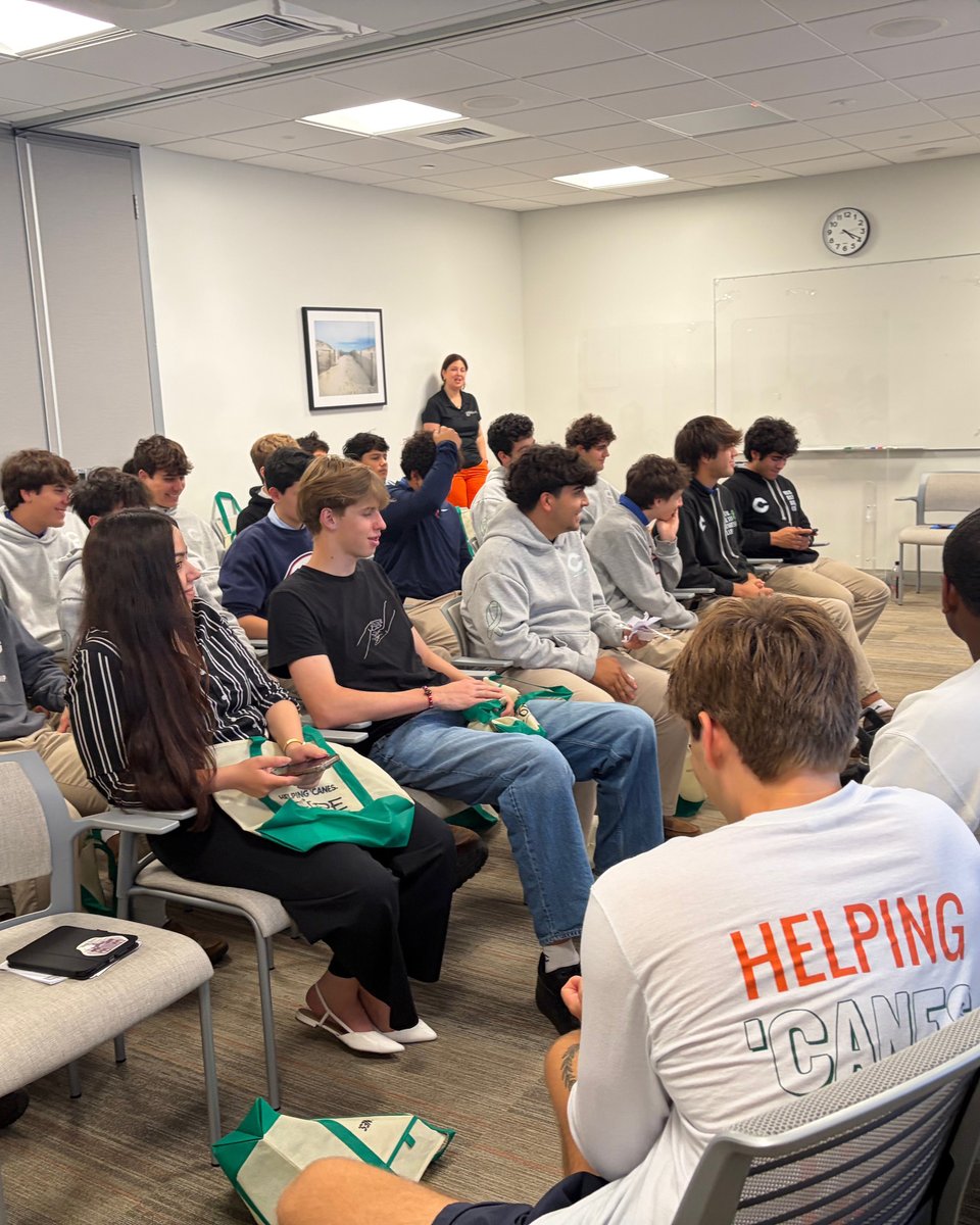ColumbusHS_Mia's tweet image. Earlier this week, members of our Mental Health Awareness Club visited the University of Miami to meet with COPE, a group dedicated to mental health awareness. They discussed mental health—especially men’s mental health—and toured campus. #CPride #Adelante