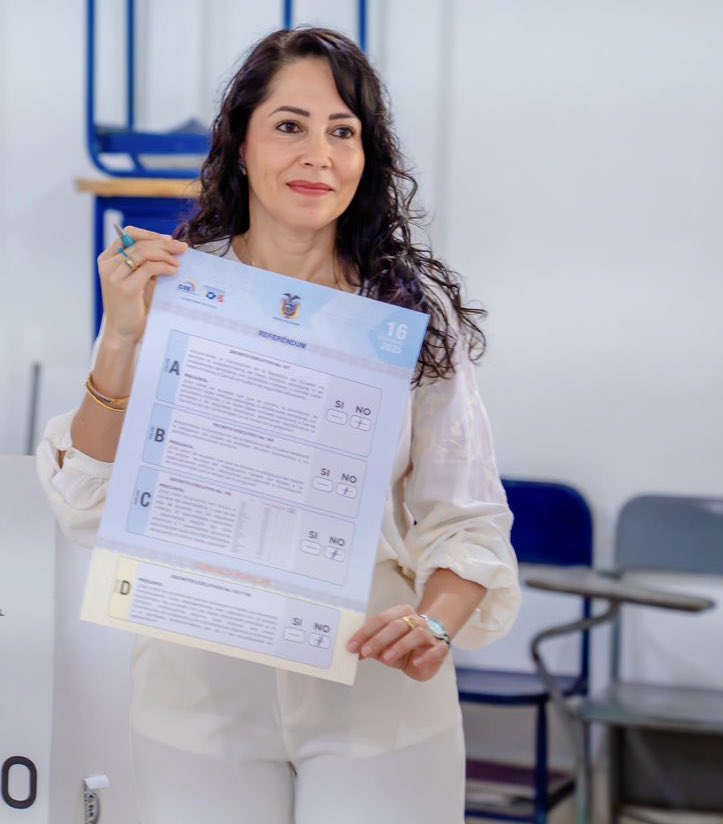 Libertador_Ec's tweet image. Si la Moza del delincuente más grande que tiene el Ecuador vota NO, ya sabes que tienes que hacer tú🇪🇨🦾

TODO SI