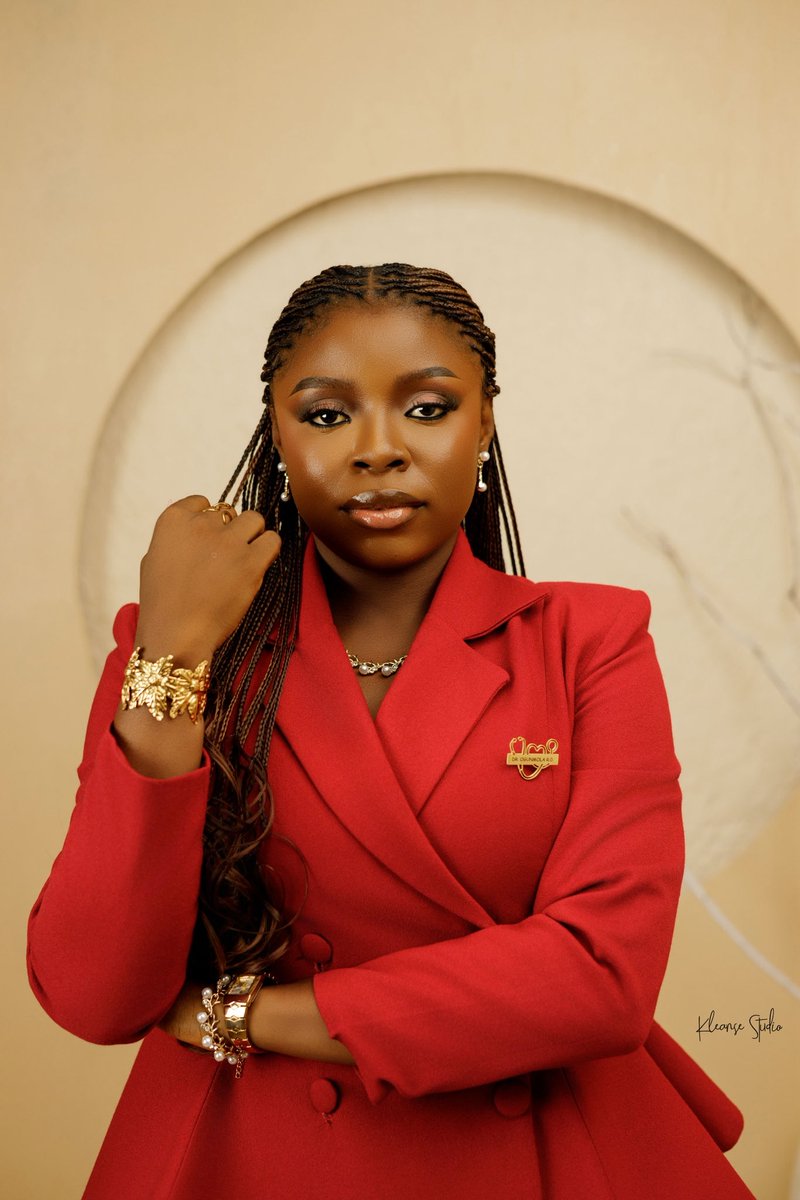 hey_becca_'s tweet image. Eight years of becoming who I wanted to be!
Yesterday, I was inducted into the medical profession.
All glory to God.

So, allow me to reintroduce myself:
Dr. Rebecca Oluwaseyi Ogunmola
MBBS (UNIMED).🔥