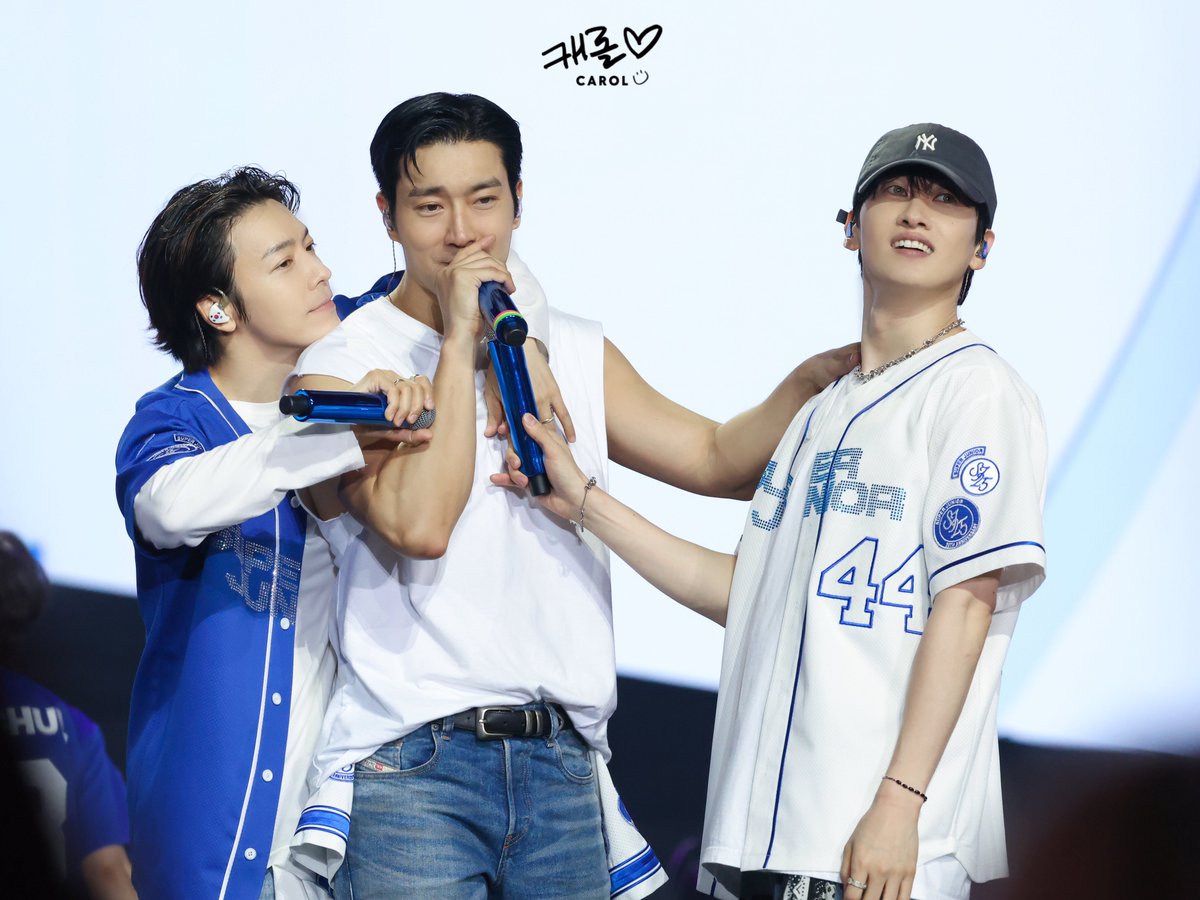 Love these three together 🥰💙

<SUPER SHOW 10> in TAIPEI DAY 3
2025.11.16

#은혁 #EUNHYUK
#시원 #SIWON
#동해 #DONGHAE
#슈퍼주니어 #SUPERJUNIOR