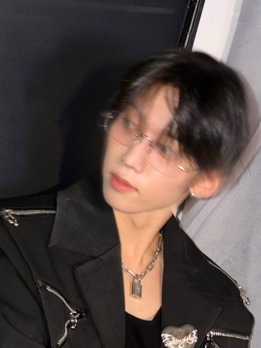 🪽or 😈?

#앰퍼샌드원 #AMPERSANDONE 
#나캠든 #KAMDEN