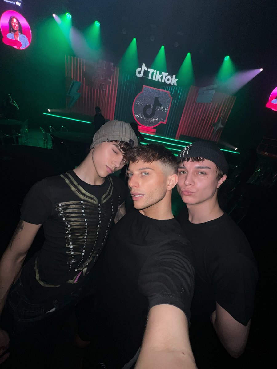 La Belle tweet media