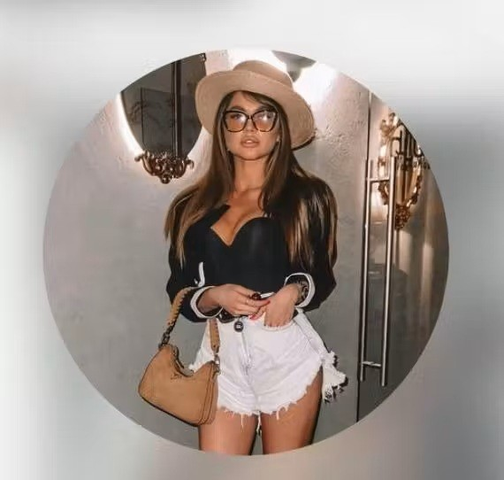 Руководителем направления "Реализация федерального имущества" назначена Кристина Шевердашвили, ей 25 лет, недавно она закончила заочное отделение юрфака Воронежского университета и теперь занимает должность топ-менеджера в Дом. РФ
А чего добился ты?