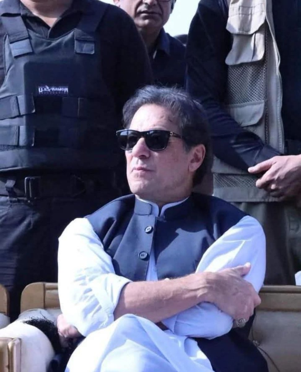 اندھیری رات ہمیشہ رہتی نہیں۔
صبح تب ہی آتی ہے جب لوگ جاگتے ہیں۔🔥✊ #ImranKhanFightingForPakistan #ImranKhanPTI