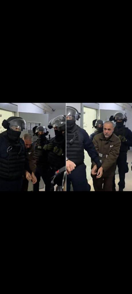 الدكتور حسام أبو صفية يُعذب في سجون الإحتلال الإسرائيلي وحالته الصحية في تدهور تام.. 

لا تقتلوه بصمتكم، تحدثوا عنه ولا تنسوه من دعائكم

رجاااااء انشر شارك علق لعلى كلمتك تفك أسر الدكتور حسام ابو صفية🫶