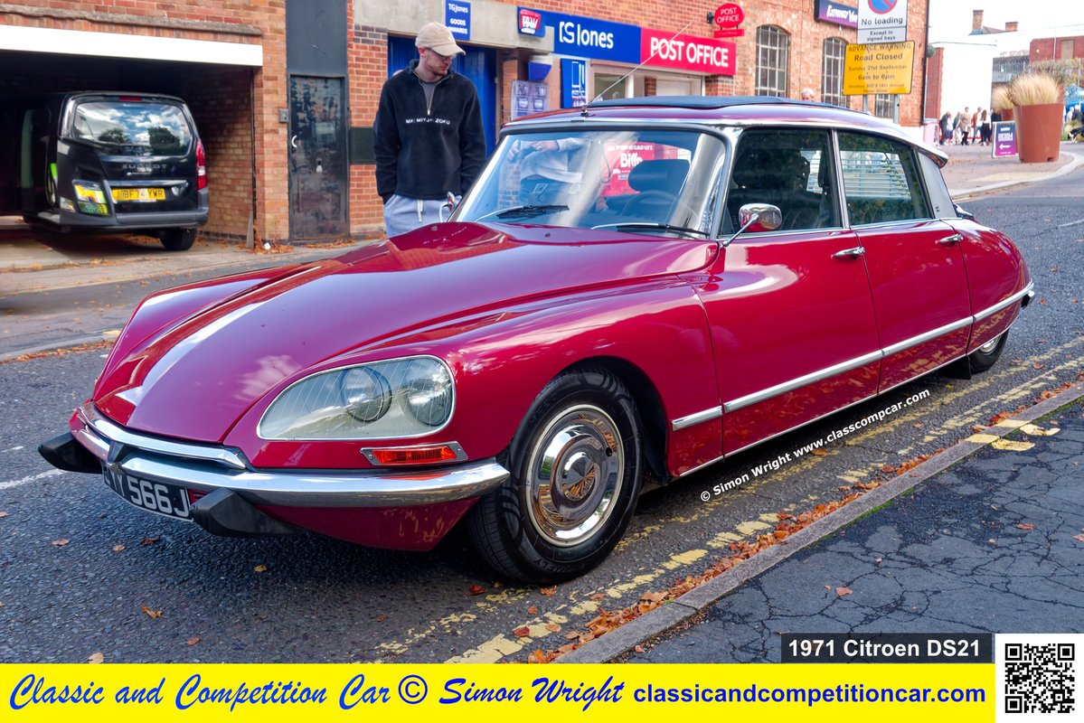 classcompcar's tweet image. A unique style in the early 1970s, the Citroen DS21 with its hydropneumatic suspension offered superior ride quality. Seen at Hinckley Motor Show 2025. See more from show in current issue of Classic and Competition car. Free at classcompcar.com #citroends21 #ClassicCars