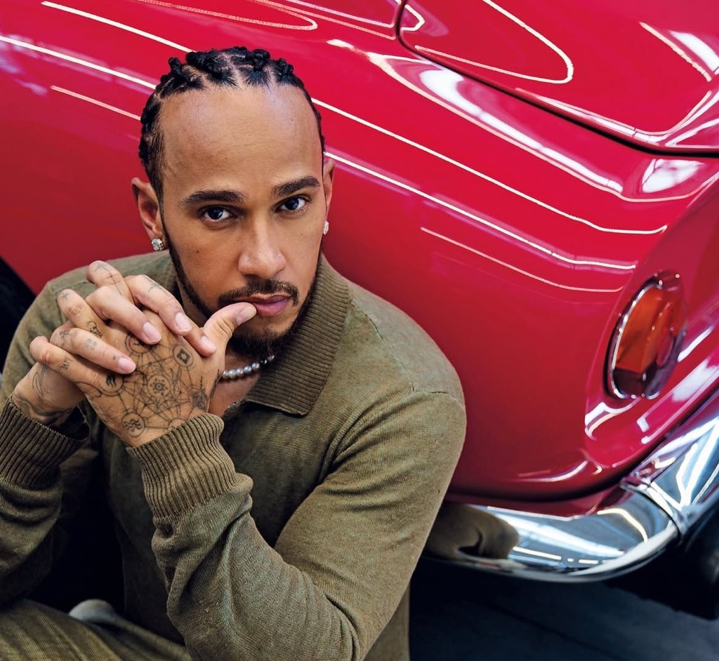 LEWSTIFOSI's tweet image. last time i checked, the king of england has only been around for like 40 years and hes much much cuter