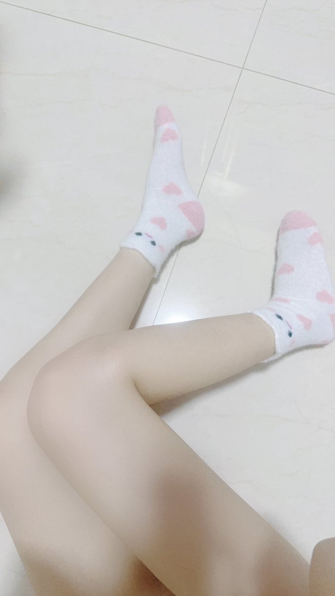 jiangjiangdewa2's tweet photo. ⚠️新款 冬日就该毛茸茸 要的速度来定 #原味袜子 #臭袜子 #女S #玉足 #脚控 https://t.co/p5aGgItWWj