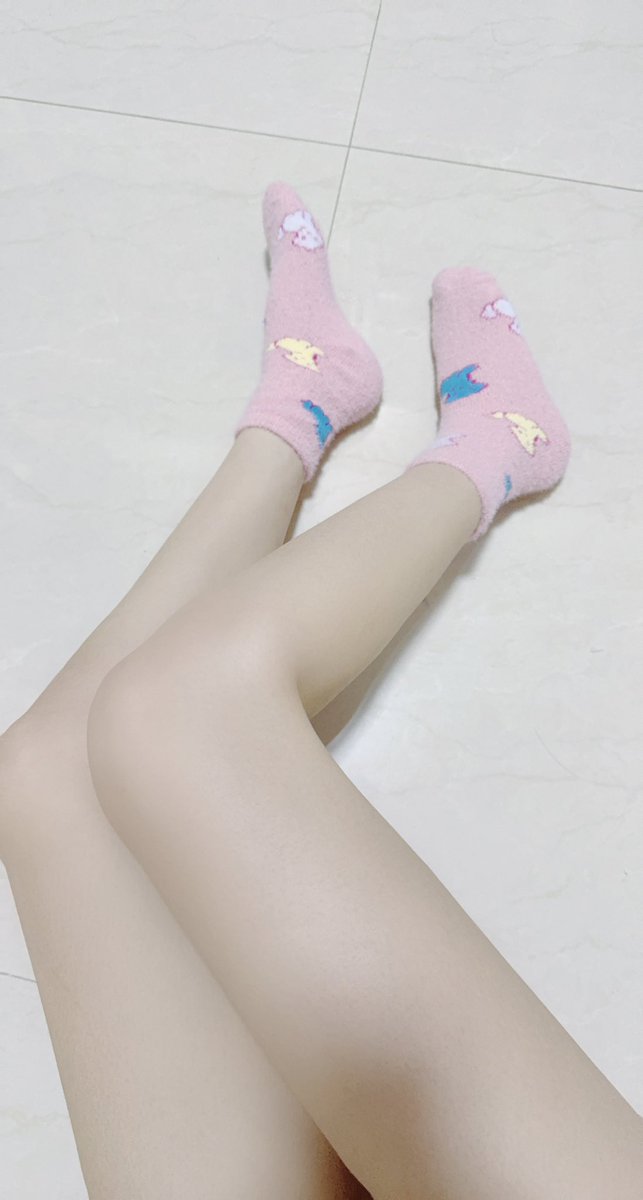 jiangjiangdewa2's tweet photo. ⚠️新款 冬日就该毛茸茸 要的速度来定 #原味袜子 #臭袜子 #女S #玉足 #脚控 https://t.co/p5aGgItWWj