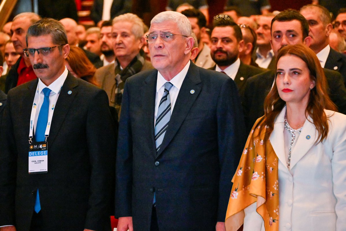 Genel Başkanımız Sayın Müsavat Dervişoğlu (<a href="/MDervisogluTR/">Müsavat Dervişoğlu</a>),

İstanbul 4. Olağan İl Kongremize katıldı.
 
Kongremiz, başta İstanbul olmak üzere, ülkemize, milletimize ve partimize hayırlı olsun.