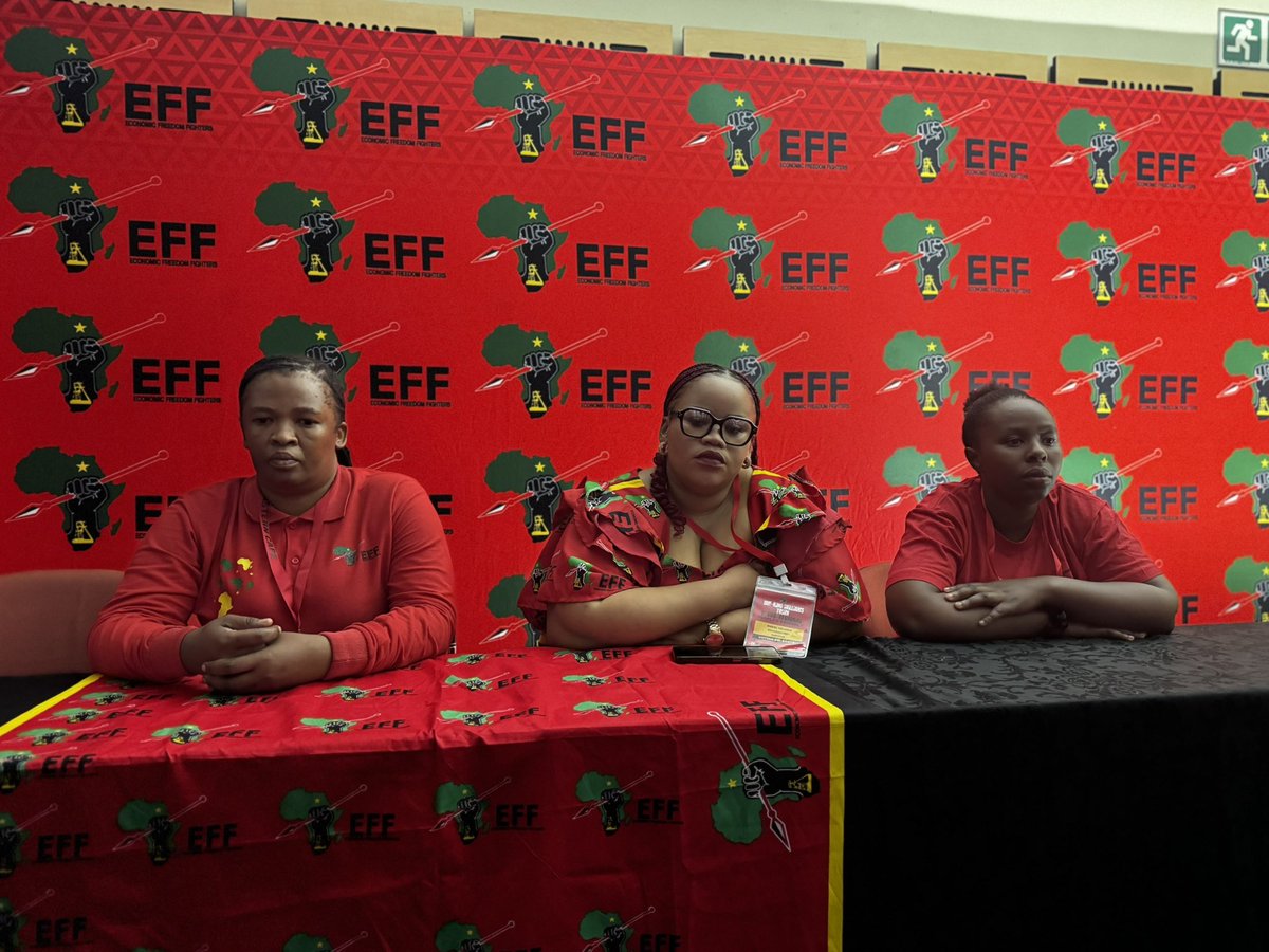 [IN PICTURES]📸

Newly elected Top3 officials of King William’s Town: 
Chairperson: Fighter Yolanda Masiki 
Secretary: Fighter Kholeka Mpupha 
Treasurer: Fighter Anovuyo Gotshwa 

#EFFSRPA