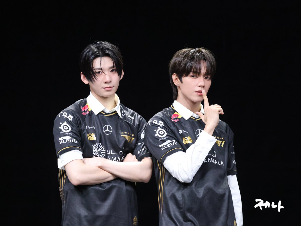 251116 하이어 대면
아홉 박한 제이엘 AHOF HAN JL

All roads lead to me
-FAKER

#AHOF #아홉 
#HAN #박한 
#JL #제이엘 
#HANEULZ #하늘즈 
<a href="/AHOF_official/">AHOF</a>