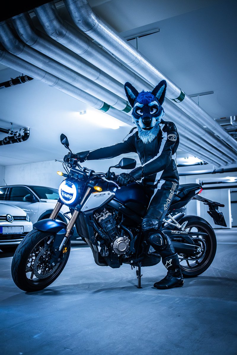 I think I have my future midlife crisis all figured out now 🫠🥵
Thanks for letting me try man! ❤️

⚙️&amp;📸: <a href="/Aiko_Kinkster/">Aiko 🔜 NFC26</a>