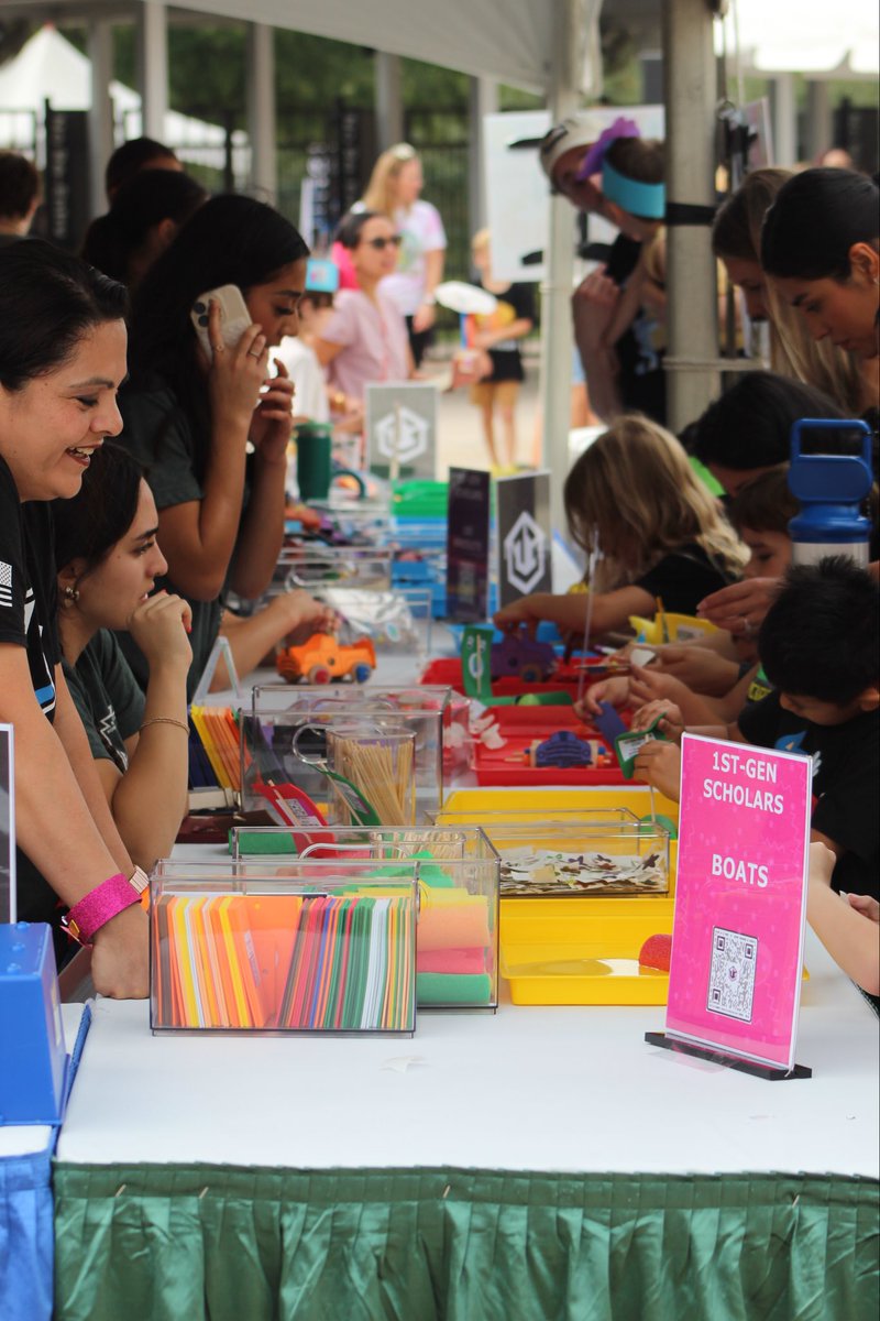 Last week we headed back to the @woodlandspavilion in #TheWoodlands #Texas for Year 2️⃣ of The Woodlands Children’s Festival~ #LittleWoodfest, we started with the setup to prepare for thousands of #Scholars and families. We were in the #STEAM Sounds lineup for #NationalSTEMDay