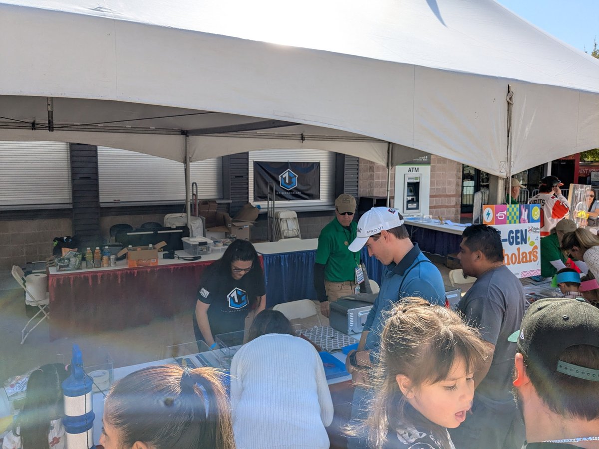 Last week we headed back to the @woodlandspavilion in #TheWoodlands #Texas for Year 2️⃣ of The Woodlands Children’s Festival~ #LittleWoodfest, we started with the setup to prepare for thousands of #Scholars and families. We were in the #STEAM Sounds lineup for #NationalSTEMDay