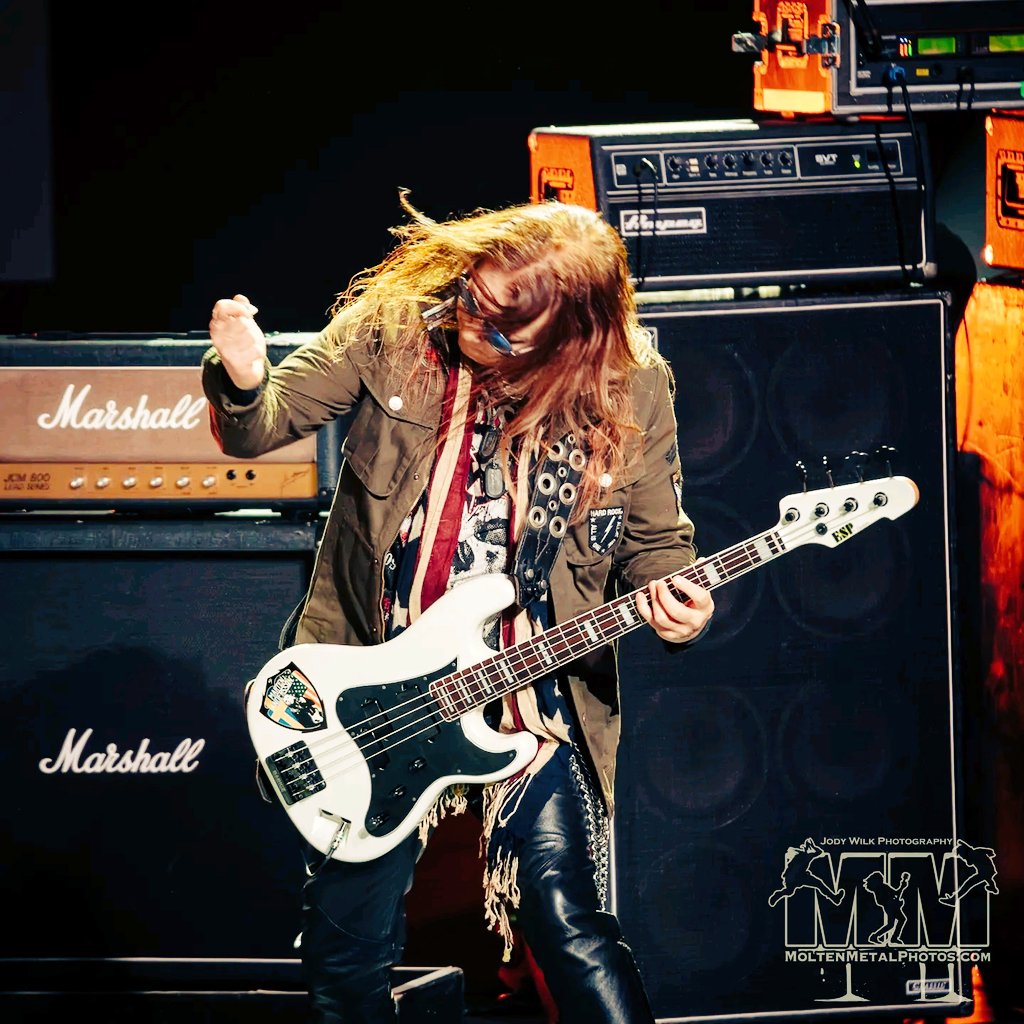 anderssonmarten's tweet image. Connecticut, you showed UP and you were LOUD! What a night!
📸 @jodywilkphotography
#LitaFord #bassplayer #bassist #MartenAndersson
