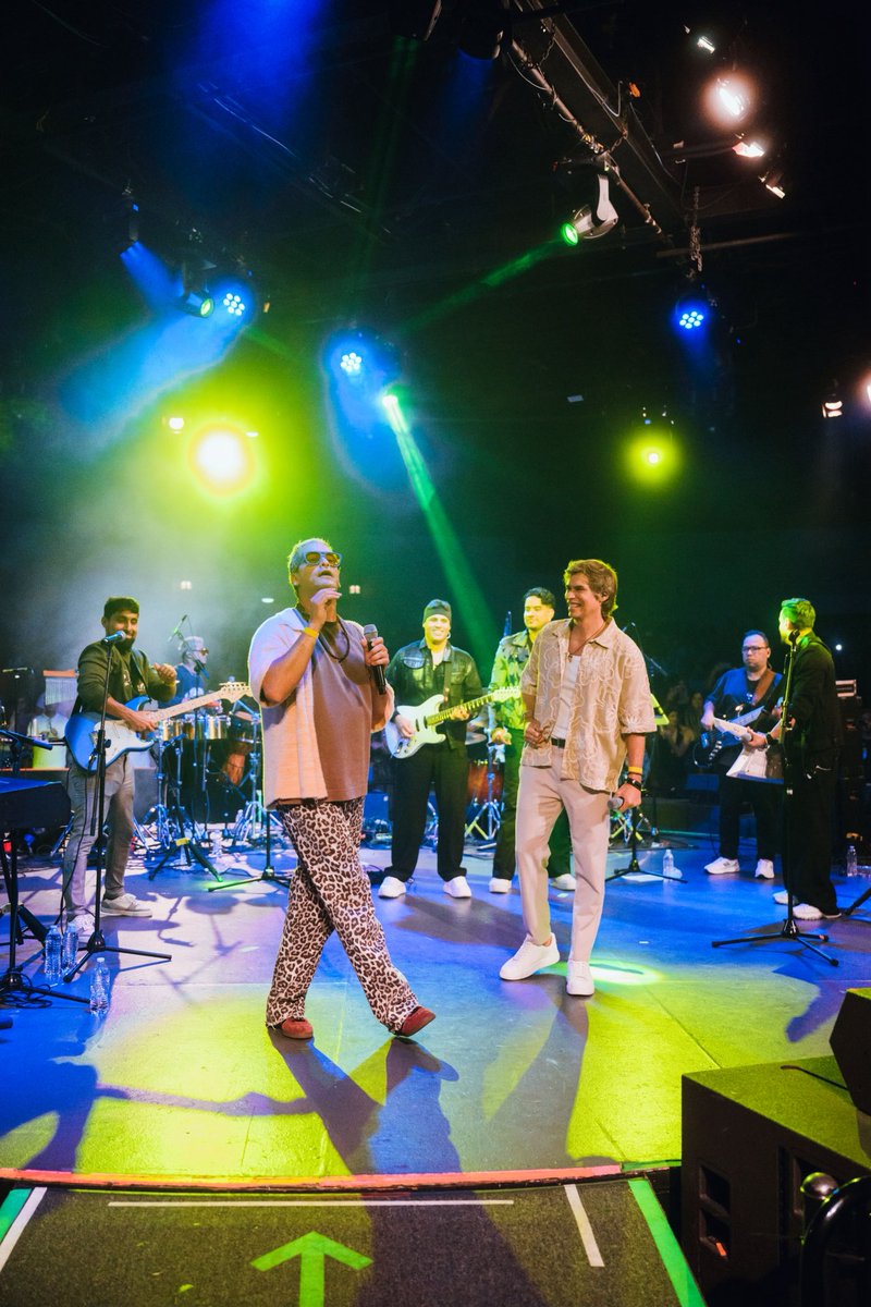 Que bonito esta experiencia vivida con mis amigos de <a href="/freecovervzla/">Free Cover, INC.</a> !!!

Musica, risas y fraternidad, con colegas que admiro y respeto.

Primero fue Miami, ayer Houston y hoy toca Dallas, que ganas de cantarles esta noche.

Fotazas de mi hermano @horandestudios que lindo verte