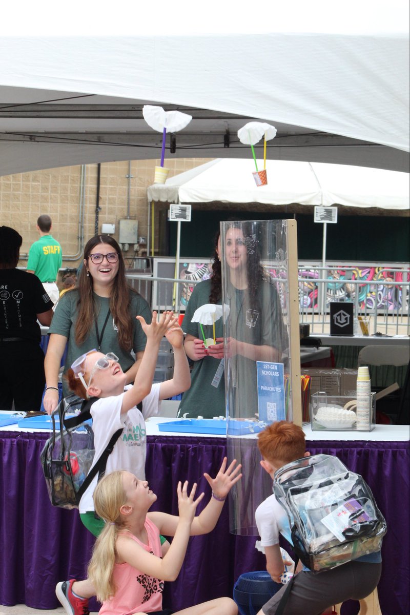 Last week we headed back to the @woodlandspavilion in #TheWoodlands #Texas for Year 2️⃣ of The Woodlands Children’s Festival~ #LittleWoodfest, we started with the setup to prepare for thousands of #Scholars and families. We were in the #STEAM Sounds lineup for #NationalSTEMDay