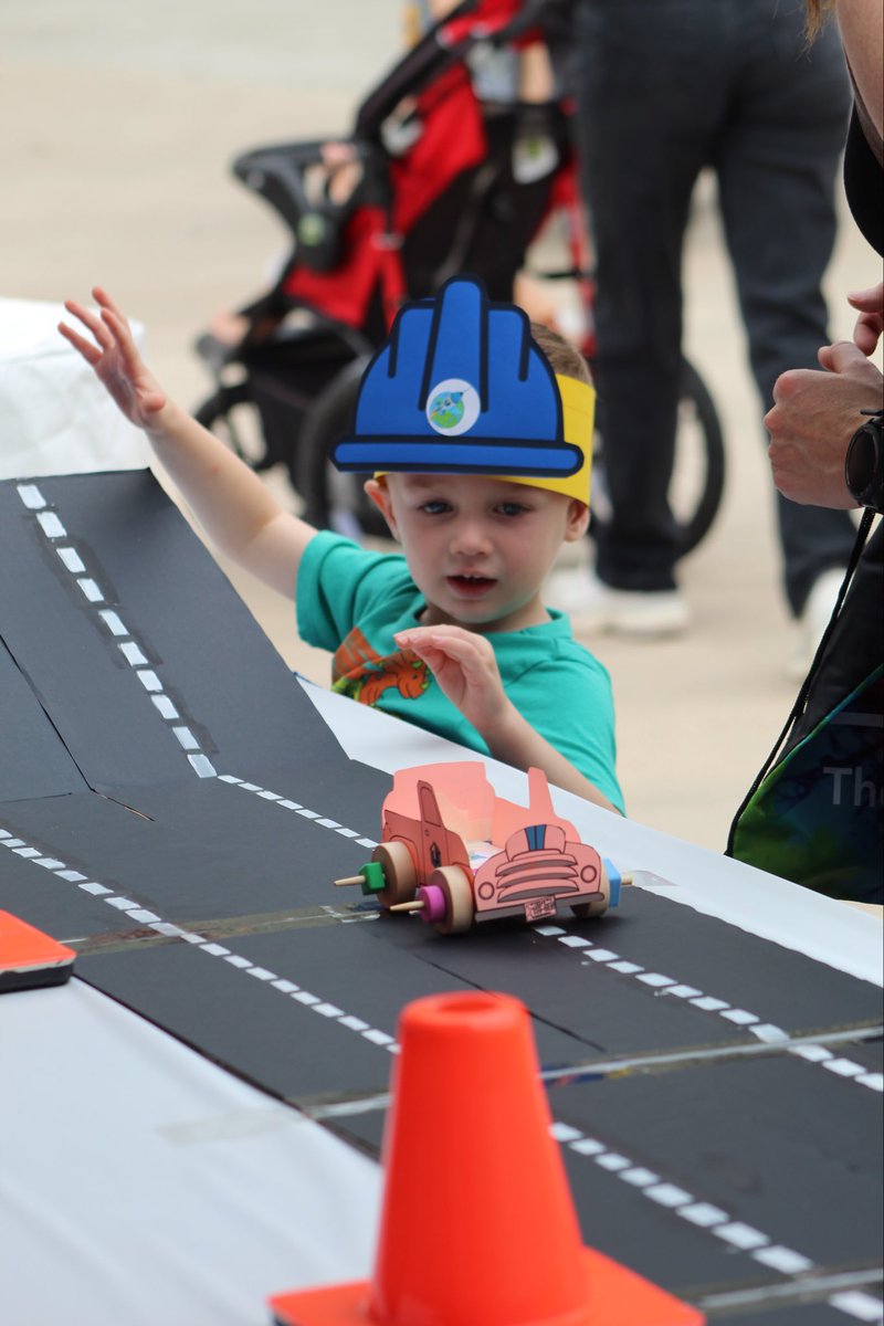 Last week we headed back to the @woodlandspavilion in #TheWoodlands #Texas for Year 2️⃣ of The Woodlands Children’s Festival~ #LittleWoodfest, we started with the setup to prepare for thousands of #Scholars and families. We were in the #STEAM Sounds lineup for #NationalSTEMDay