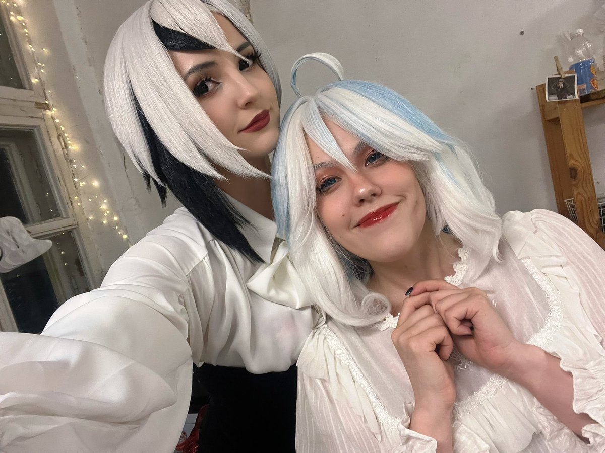 Пирожное и мразь (с) 
Все ещё смеюсь, что нашим первым совместным фотосом стал ни Шаман Кинг, ни даже Скип Бит :D но знаки будут <a href="/T_Levington/">Та ещё таблеточка от кашля~</a>