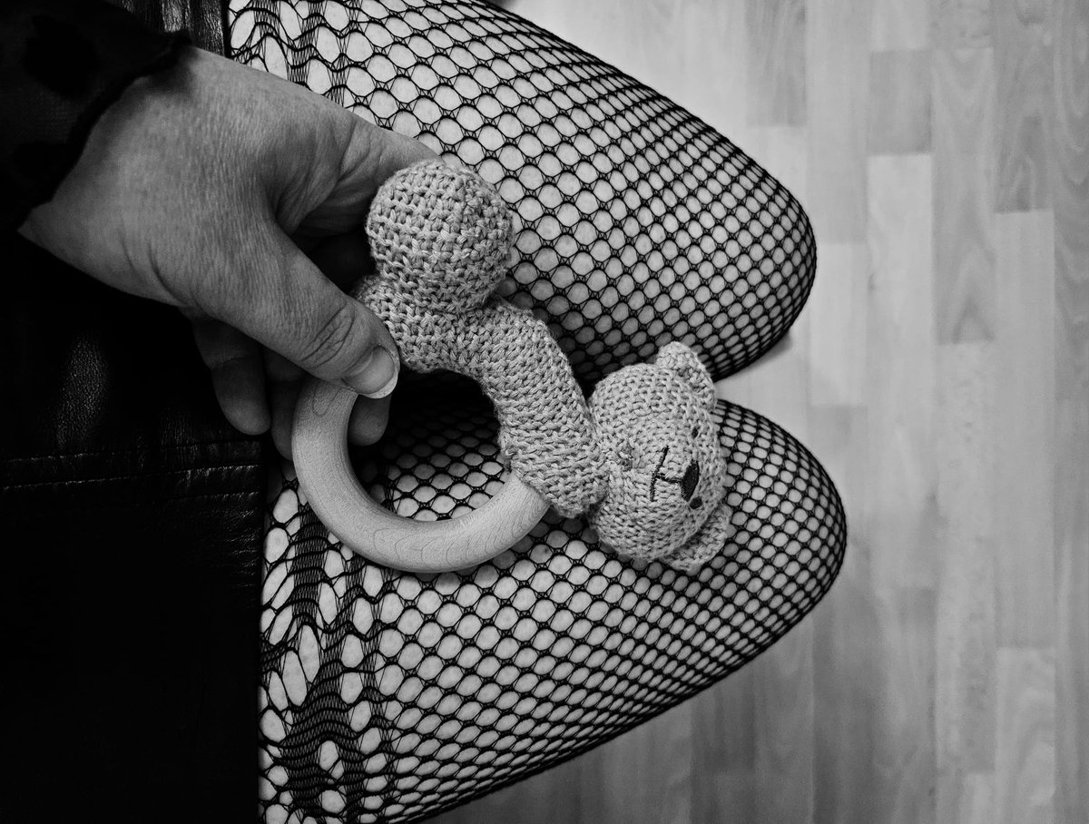 MeesteresLouise's tweet photo. Kruip naar me toe en vraag om de bijtring..die zul je nodig hebben..
X
#ageplay #billenkoek https://t.co/P1aqfRG8qt