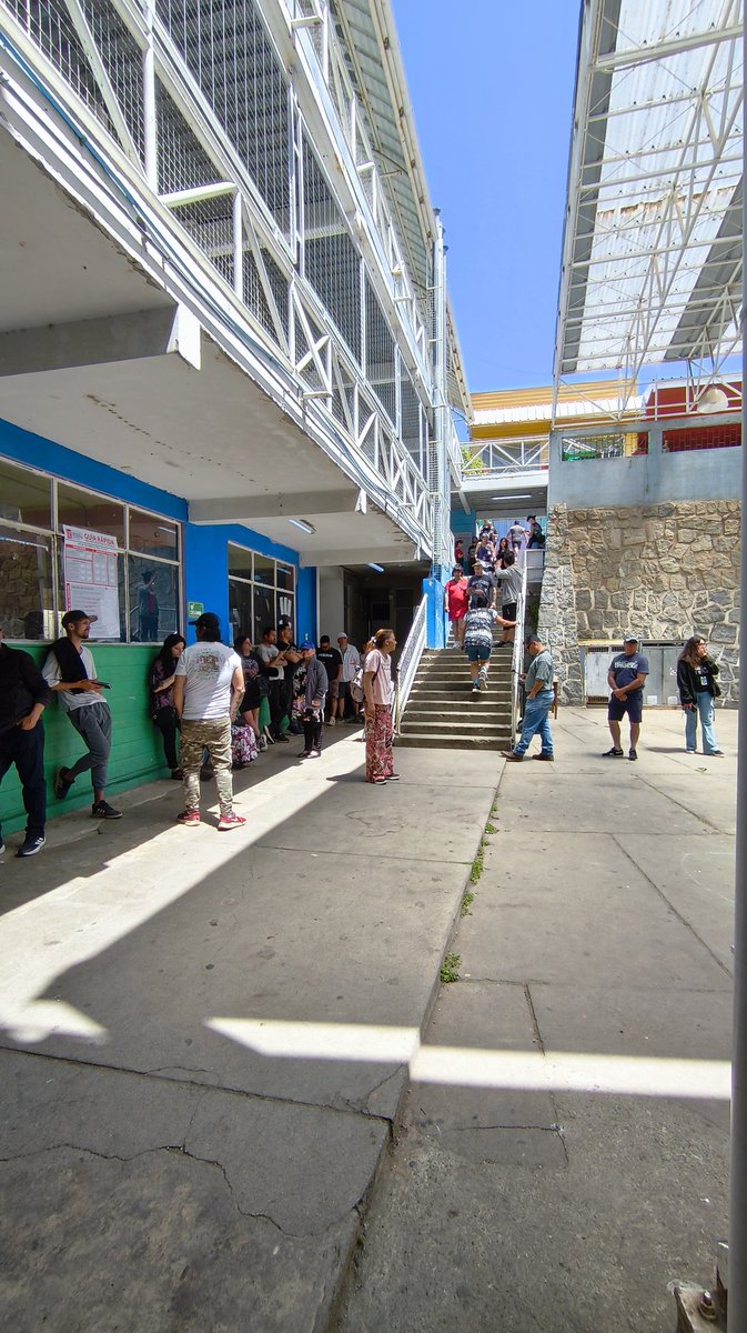 mil años en #Valparaíso escuela España, mesa 600.