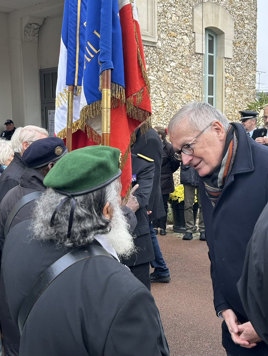 AmbDEenFR's tweet image. Nous rendons hommage aux victimes de guerre et de violences en ce Jour de deuil national 🇩🇪, comme aujourd’hui à Versailles. Leur mémoire nous encourage dans nos efforts pour défendre la paix. L’histoire de la réconciliation 🇫🇷🤝🇩🇪 nous inspire confiance et nous est obligation.