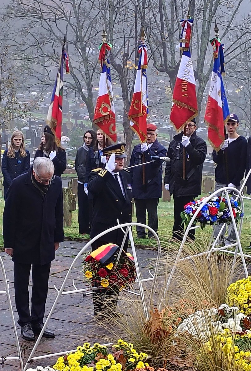 AmbDEenFR's tweet image. Nous rendons hommage aux victimes de guerre et de violences en ce Jour de deuil national 🇩🇪, comme aujourd’hui à Versailles. Leur mémoire nous encourage dans nos efforts pour défendre la paix. L’histoire de la réconciliation 🇫🇷🤝🇩🇪 nous inspire confiance et nous est obligation.