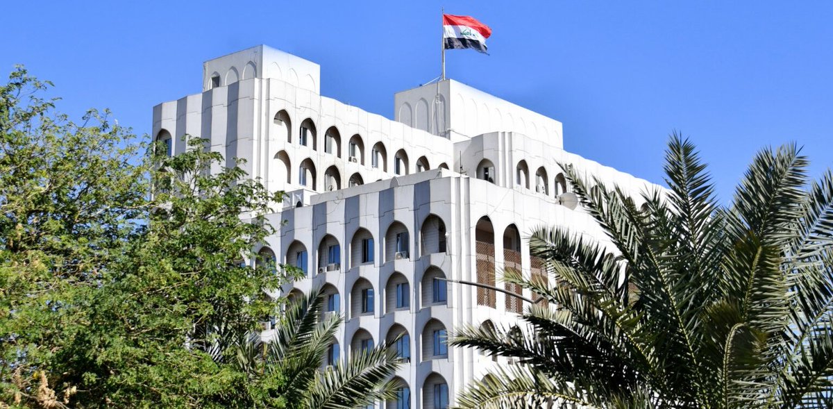 وزارة الخارجية واحدة من أهم الوزارات في الحكومة المقبلة، هذه الوزارة هي صوت العراق في العالم وتحدد شكل علاقات العراق الإقليمية والدولية.

هذه الوزارة سخرها الاكراد منذ سنين طويلة لتشويه بغداد والتسقيط والطعن بها خارجيا وتأسيس لوبيات خارجية تعمل من اجل مصلحة الاقليم والبارتي لا من