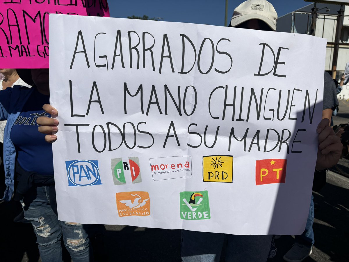 Marcharon madres buscadoras, médicos sin insumos ni medicinas, ciudadanos hartos de la inseguridad y de los políticos.

Si lo reduces a la marcha de Salinas y la derecha, solo es parces el mismo discurso que todas las mascotas del régimen. Entonces no eres diferente a ellos.