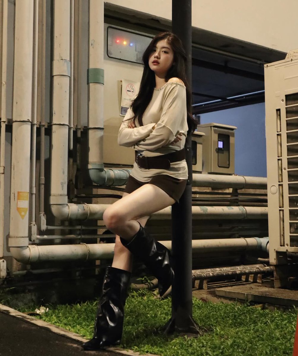 TopyHero's tweet image. View วิว กมนธิดา
กมนธิดา โรจน์ทวีนิธิ
Former BNK48 2nd Generation
Birth: 28 May 2004
Province: Nonthaburi
IG: view.kmntd_
สินค้าสะสม: s.shopee.co.th/6AWphB8tHv
#วิว #View #Kamonthida