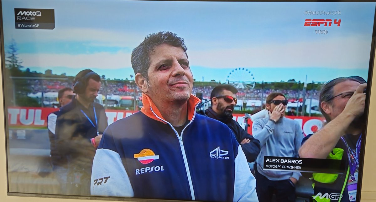 N_Loia's tweet image. Olhar tranquilo com a realização da visão que teve em Jundiaí.
Ver Diogo Moreira sagrar-se campeão no mesmo #ValenciaGP de 
2002, não tem preço.

Parabéns aos @alexbarrosrider &amp;amp; @Portal_DM10

#Braaap
+
@JulianaTesser
@hamiltonrodr1
@faustomacieira
@MotoGP @ItaltransMoto2