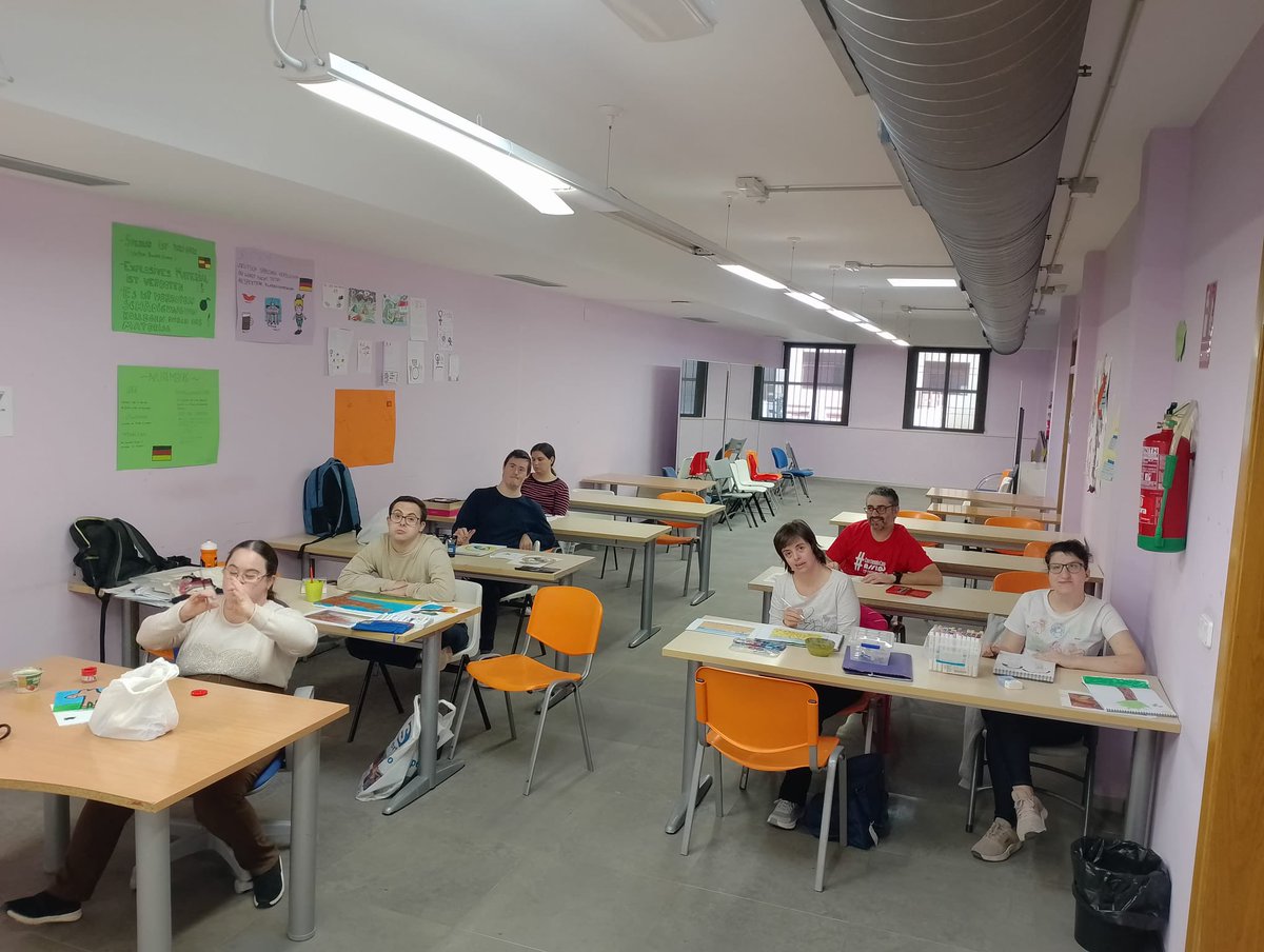 Resumen de las actividades y talleres de este #FinDeSemana

“Kpop” 🎧
“Crochet” 🧶🪡
“Pintura creativa” 🎨🖌️

No dejes que te lo cuenten, inscríbete en redestiempolibremurcia.es

#Ocio #Jóvenes #RedesMurcia <a href="/InformajovenMur/">Informajoven Murcia</a> <a href="/AytoMurcia/">Ayuntamiento de Murcia</a>