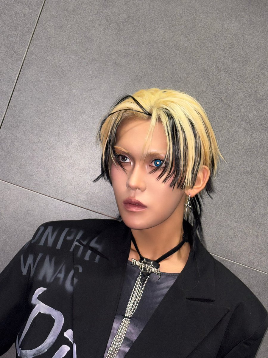 tboyzwithfun's tweet photo. ... if you want a REAL unwhitewashed diva xlov hyun is right there !!! https://t.co/To6CJ1lXIb