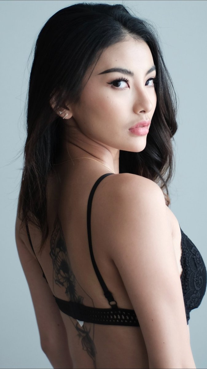 NFTony555's tweet photo. Lrnsiakke / laurensia ineke
DM me for more pics of her
#lrnsiakke #vivoid https://t.co/YFbM4ejdRP