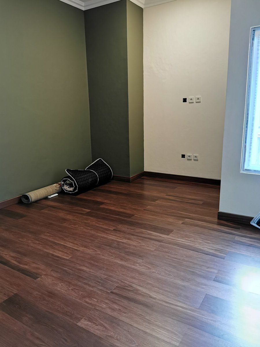 Kamarku yg msh on progress.. Build and renovation. Konsep minimalis modern dgn perpaduan warna hijau nature dan snow white dgn lantai pattern kayu. Tinggal furniture nya aja nih, cocok nya pakai konsep warna apa ya? White or wood pattern and color ya