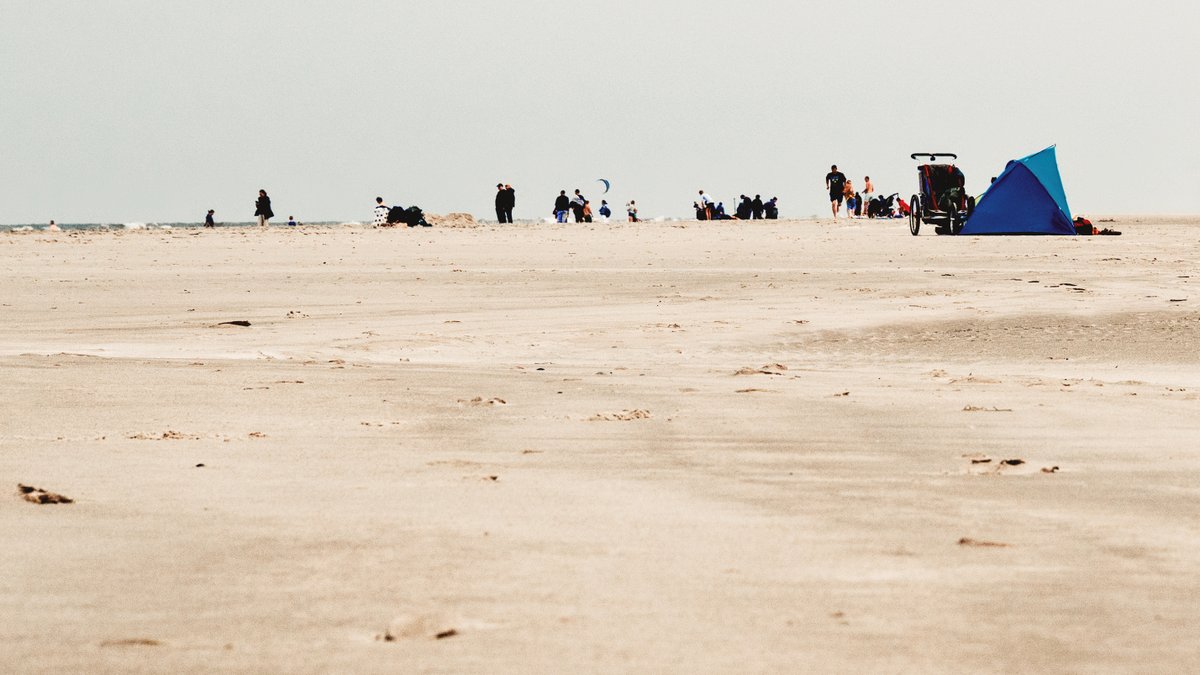 Nordsee  
Vormittags am Strand von St. Peter-Ording  
#nordsee #northsee #stpeterording #beach #strand #people