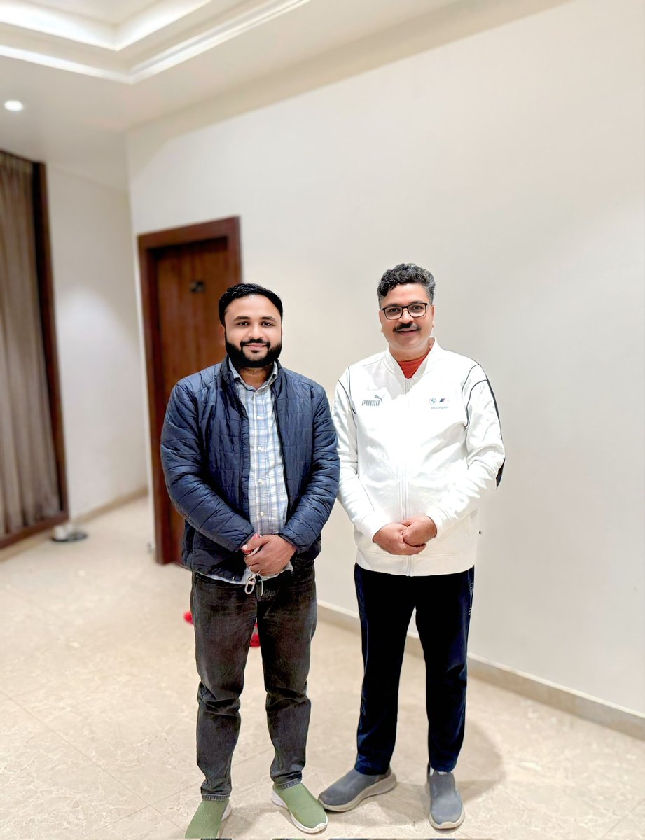 Vikram_dev_'s tweet image. राजस्थान विधानसभा के नेता प्रतिपक्ष एवं अलवर ग्रामीण विधायक श्री टीकाराम जूली जी से  गत दिनों मिलकर सुखद मुलाकात व राजनीतिक चर्चा की 
@TikaRamJullyINC @INCRajasthan