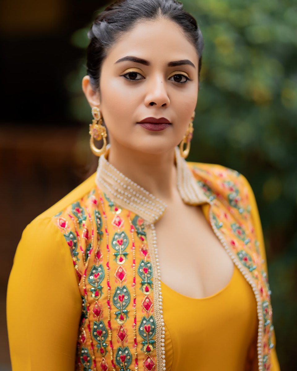 VisualDrops_'s tweet image. Actress Sreemukhi latest photoshoot pic 🧡

#VisualDrops #actress #sreemukhi @MukhiSree #photoshoot
