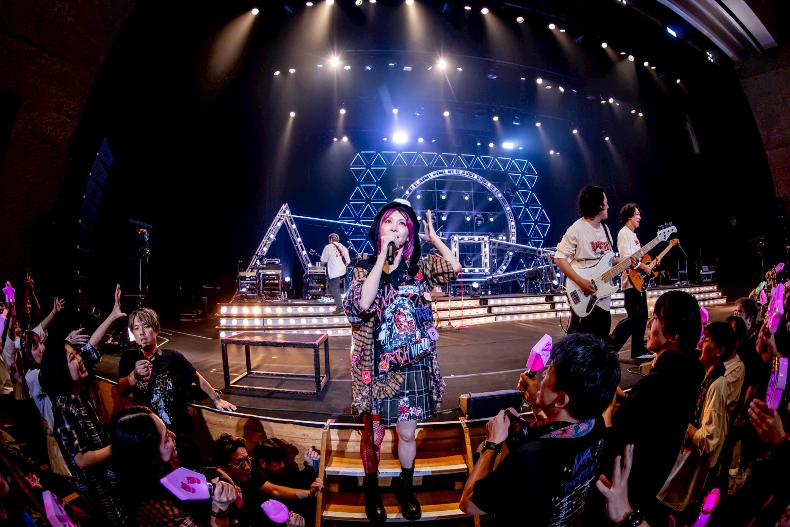 G55MHPbbgAELzhE?format=jpg&name=large