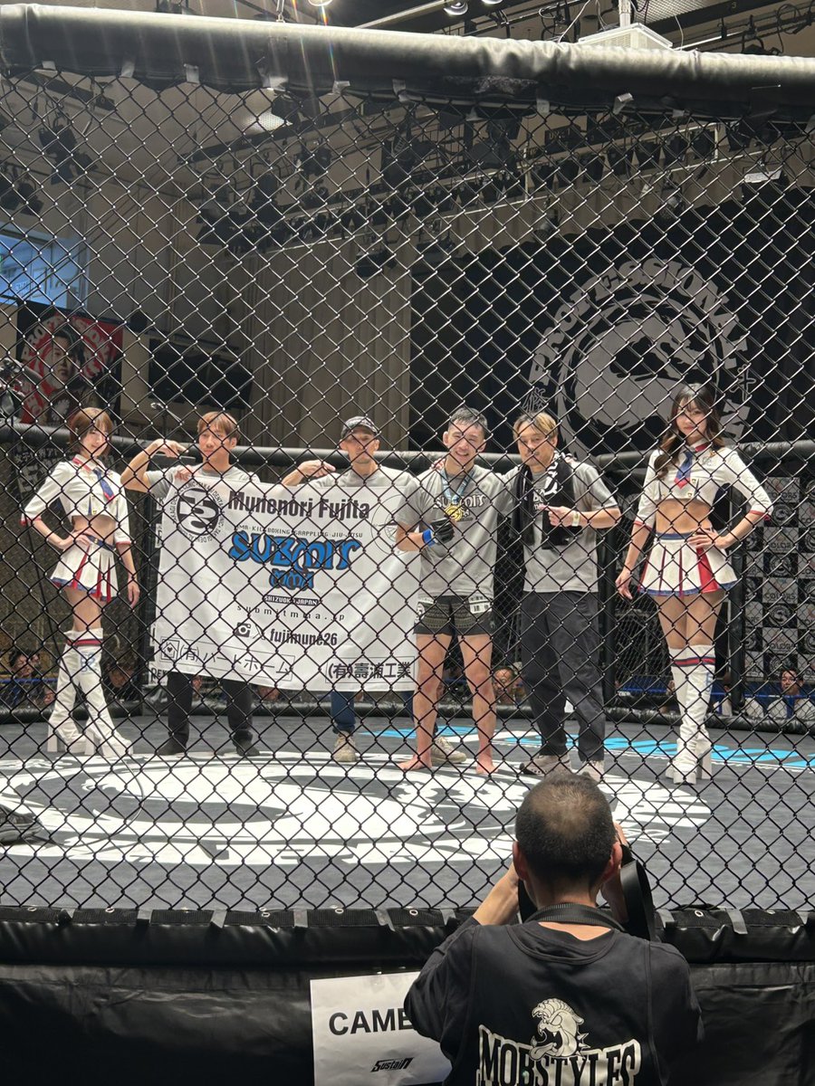 mma6624's tweet image. 11/16(日)プロフェッショナル修斗 Vol.9
後楽園ホール大会
当ジム所属の藤田ムネノリは一條貴洋選手を相手に判定3-0でプロ5勝目(3連勝)をもぎ獲りました。
応援して下さった皆さんありがとうございました。
#shooto1116 #submitmma #修斗 #藤田ムネノリ #栃漢餃太郎