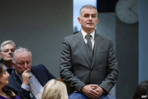 wereldnieuwsonl's tweet image. Van der Lee (GL-PvdA) doet opnieuw gooi naar Kamervoorzitterschap

transport-online.nl/106313/van-der… #Bosma #GLPvdA #Kamervoorzitter #TomvanderLee