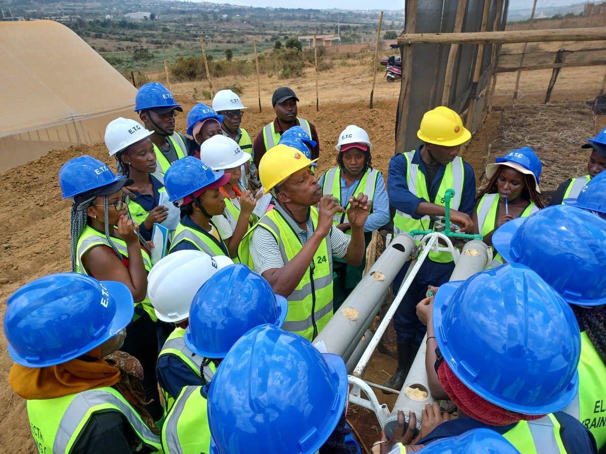 2/2. The key technical skills mastered included but were not limited to
1️⃣Soil-less cultivation
2️⃣Mechanization, 
3️⃣ Greenhouse farming, and 
4️⃣ Modern irrigation systems. 💧🌱 All participants are now ready to revolutionize the farming industry! 🌍 #YouthInAgriTech