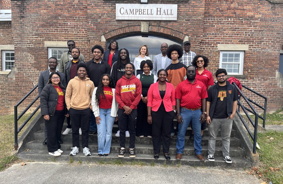 BrendaOrtiz_PA's tweet image. Students from @TuskegeeUniv College of Agriculture participated in the FIRST AgTech Hackathon. I was invited to judge &amp;amp; interact with the student who enrolled in the #Hackathon experience. This was a weekend project for the students!! #Agtechnology.