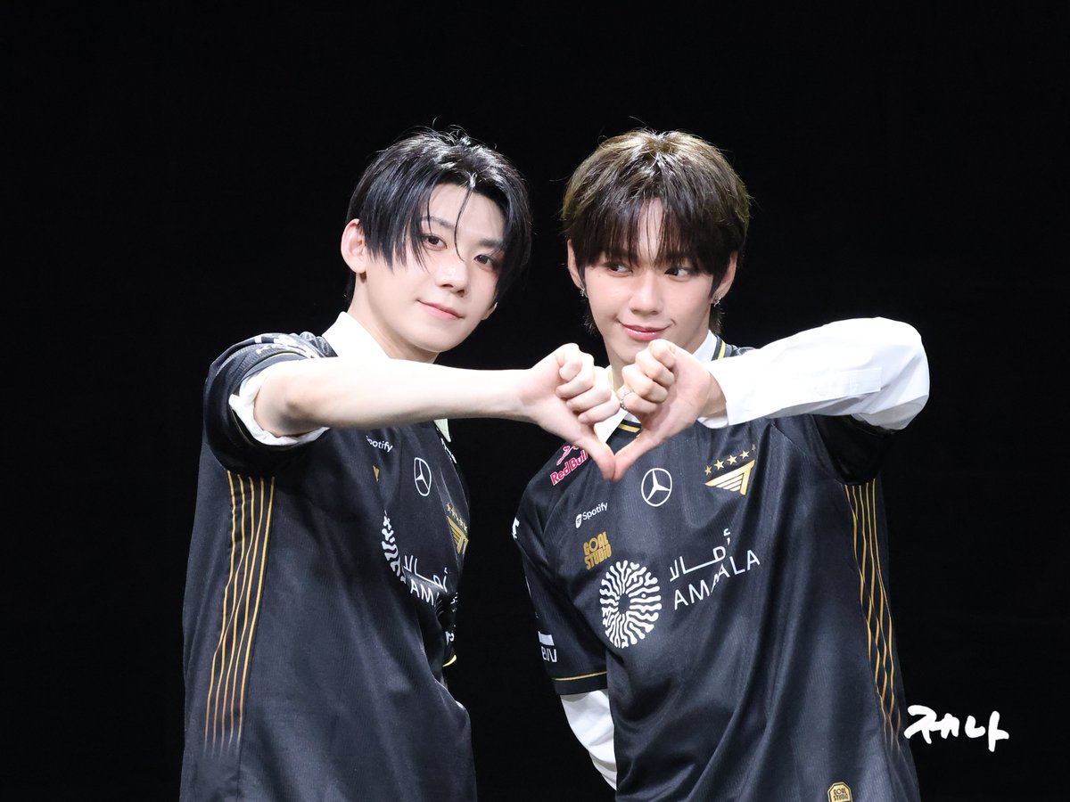 251116 하이어 대면
아홉 박한 제이엘 AHOF HAN JL

하트 만들기 🖤 (2/2)

#AHOF #아홉 
#HAN #박한 
#JL #제이엘 
#HANEULZ #하늘즈 
<a href="/AHOF_official/">AHOF</a>