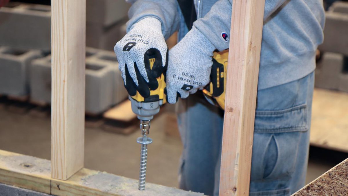 TechPurdue's tweet image. Students at Purdue Polytechnic High Schools took small steps and giant leaps at Lennar Day, and received hands-on experience in the field of construction management technology thanks to our partners at the Lennar Foundation.
polytechnic.purdue.edu/newsroom/purdu…