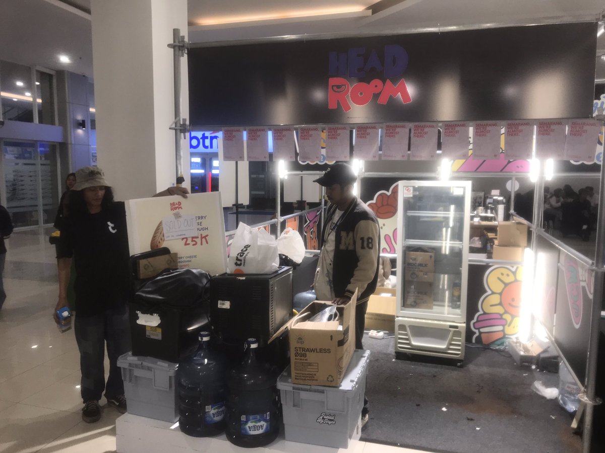 manmakecoffeee's tweet image. Muladi last day