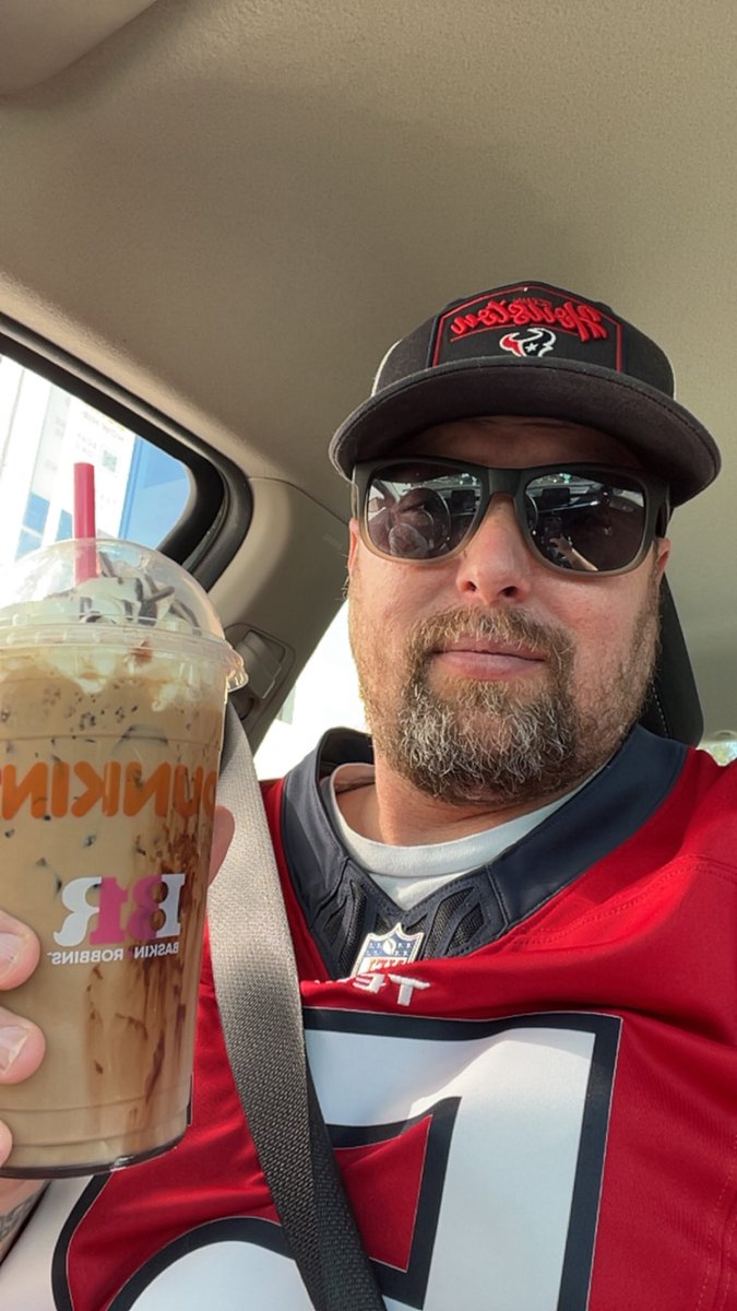 CSJBart's tweet image. All football guys know that you gotta start game day with a iced peppermint mocha latte from Dunkin’s