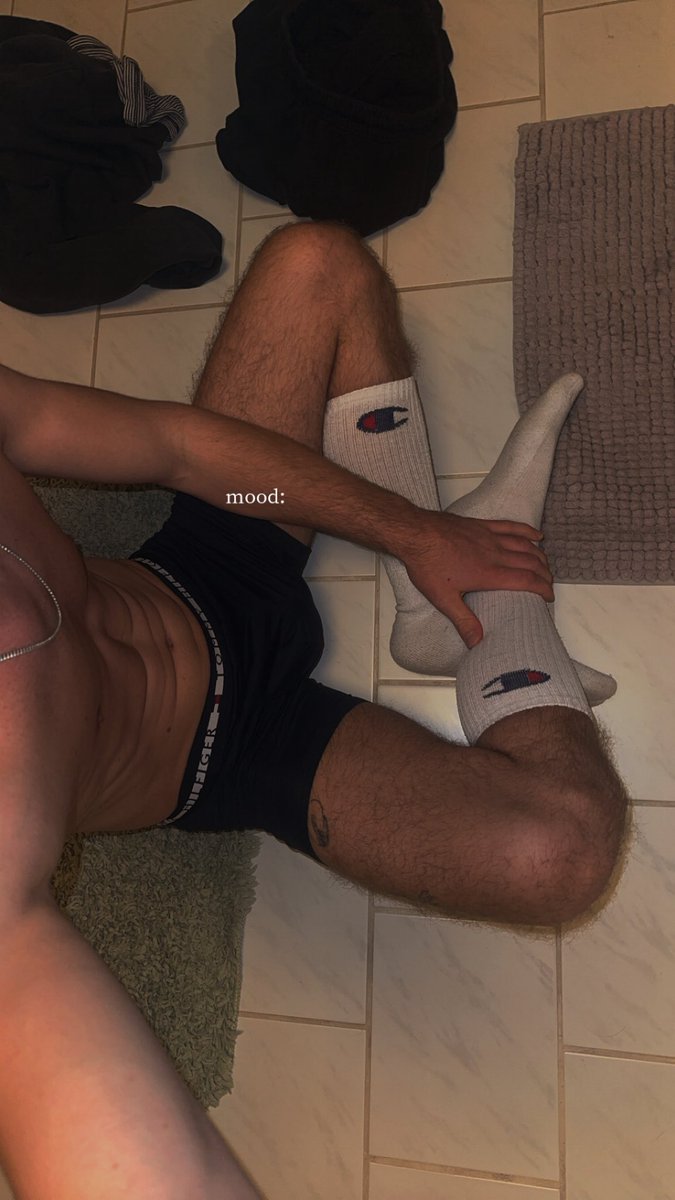 fabi_twink's tweet photo. RT if you sit in Front of me 👀

#twink #twinkboy #body #vers #socks #kinky #cum #spit #master #slave https://t.co/rsa0loFEoH